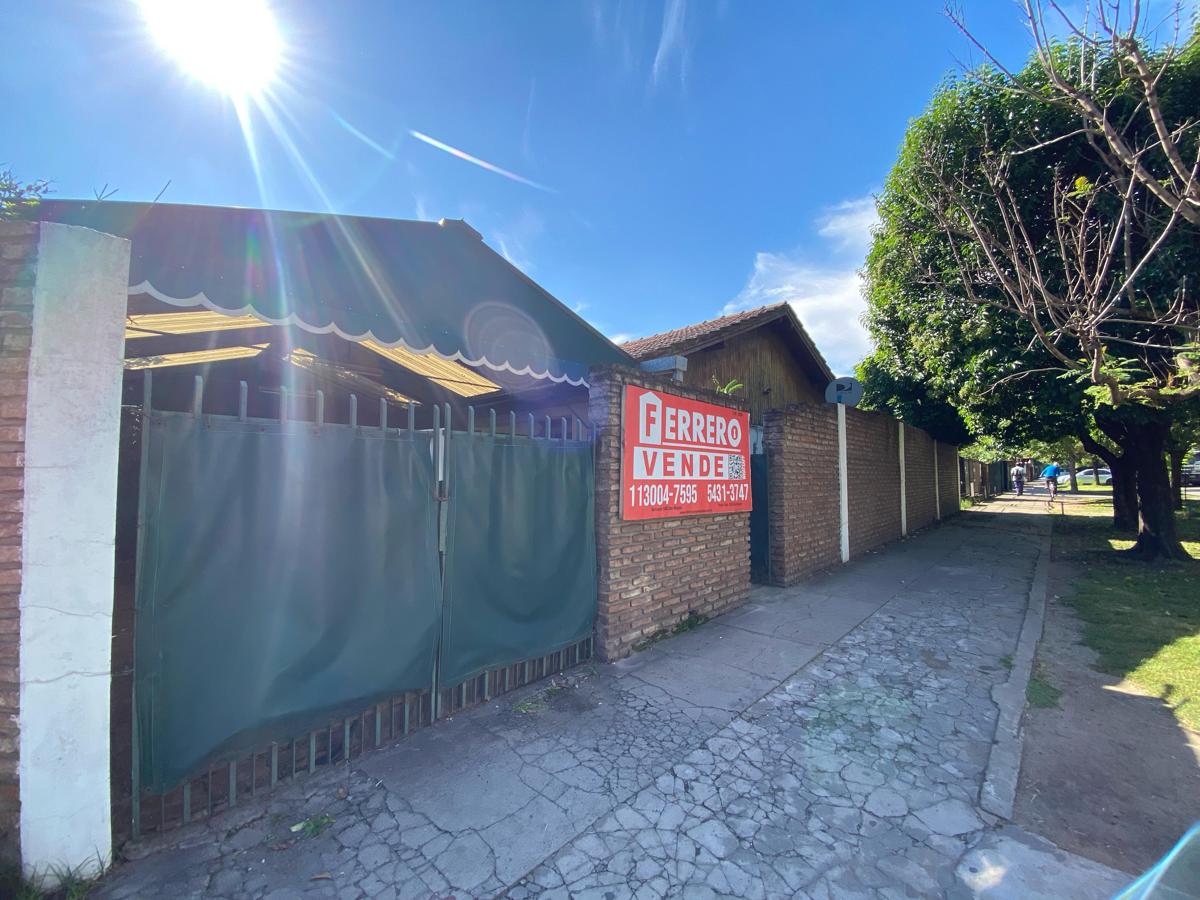 CASA EN VENTA, BARRIO "LOS TRONCOS"